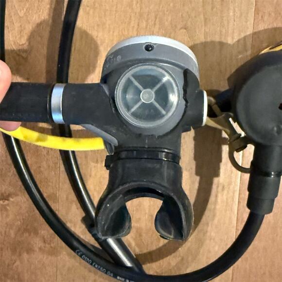 Mares MR22T Abyss Regulator & Octo Set Scuba Diving Gear - Picture 11 of 14